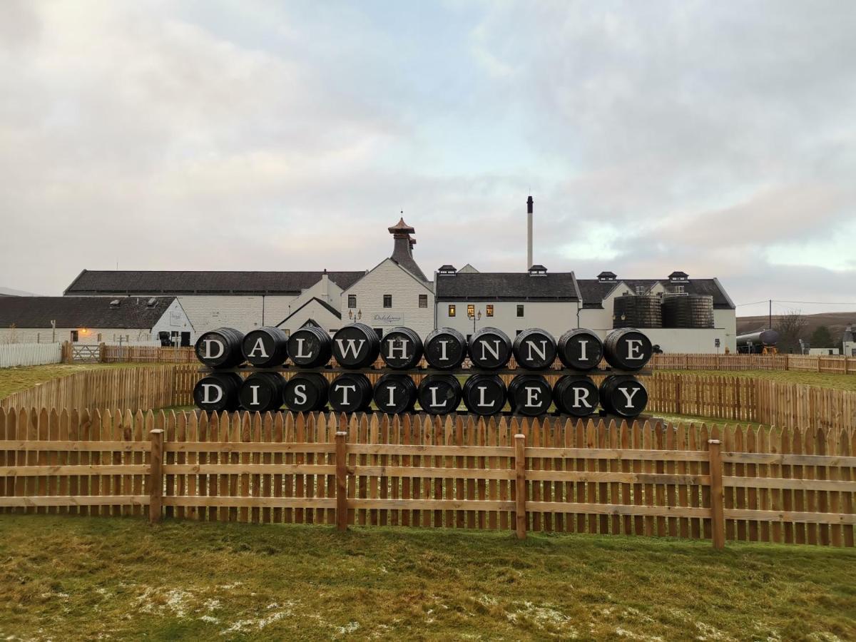 Dalwhinnie Old School Hostel Bagian luar foto