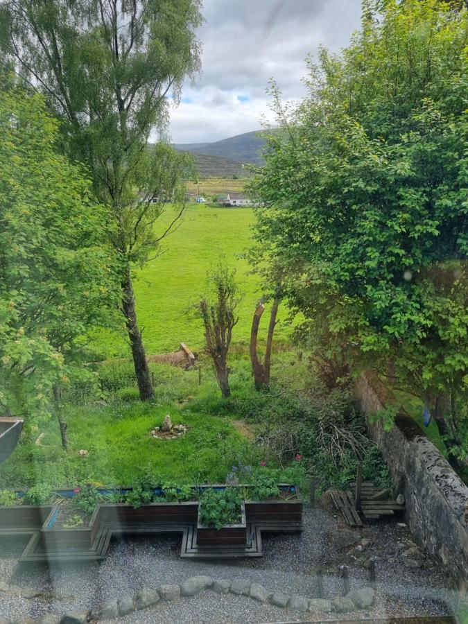Dalwhinnie Old School Hostel Bagian luar foto